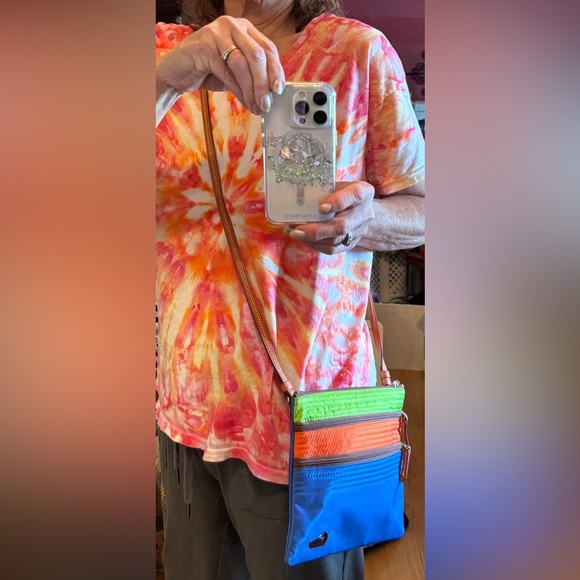 NEW🔥Dooney & Bourke SUMMER North/South😎Crossbody Travel Bag💙🧡💚 Must SEE👀🔥 - Picture 3 of 10